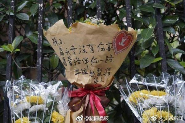 总经理：过去夏联打完就可以度假了 现在却要随时观望詹姆斯&字母